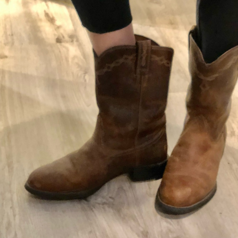 Heritage Roper Western Boot.  Style No. 10000797.    Distressed Brown.